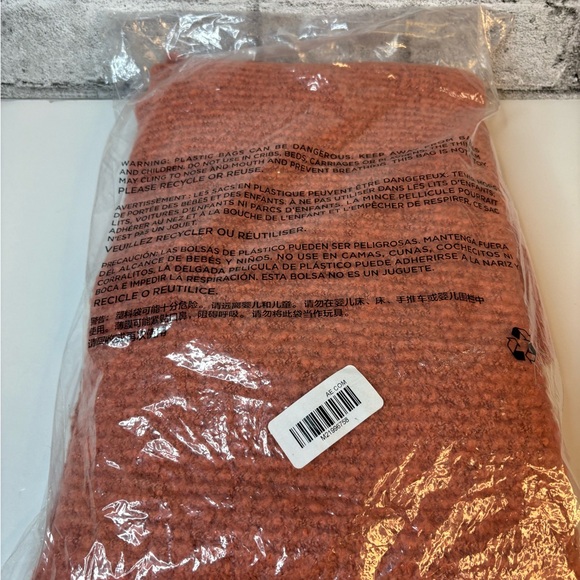 American Eagle Over Sized Super Soft Scarf. New with Tags - Picture 4 of 5